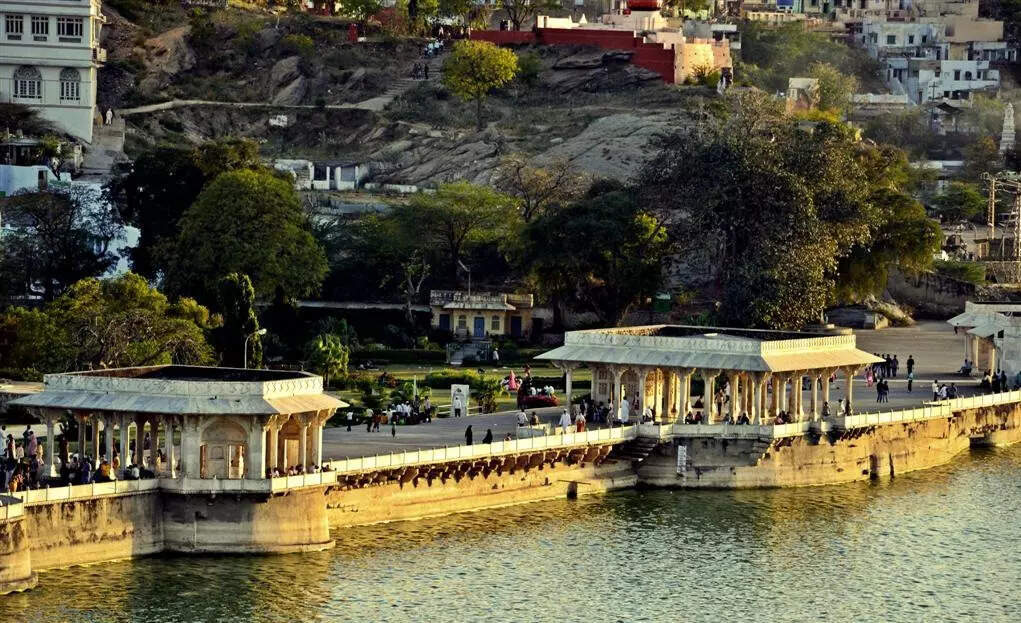 Baradari Mandap on the lake Courtesy WikimediaSingh92karan