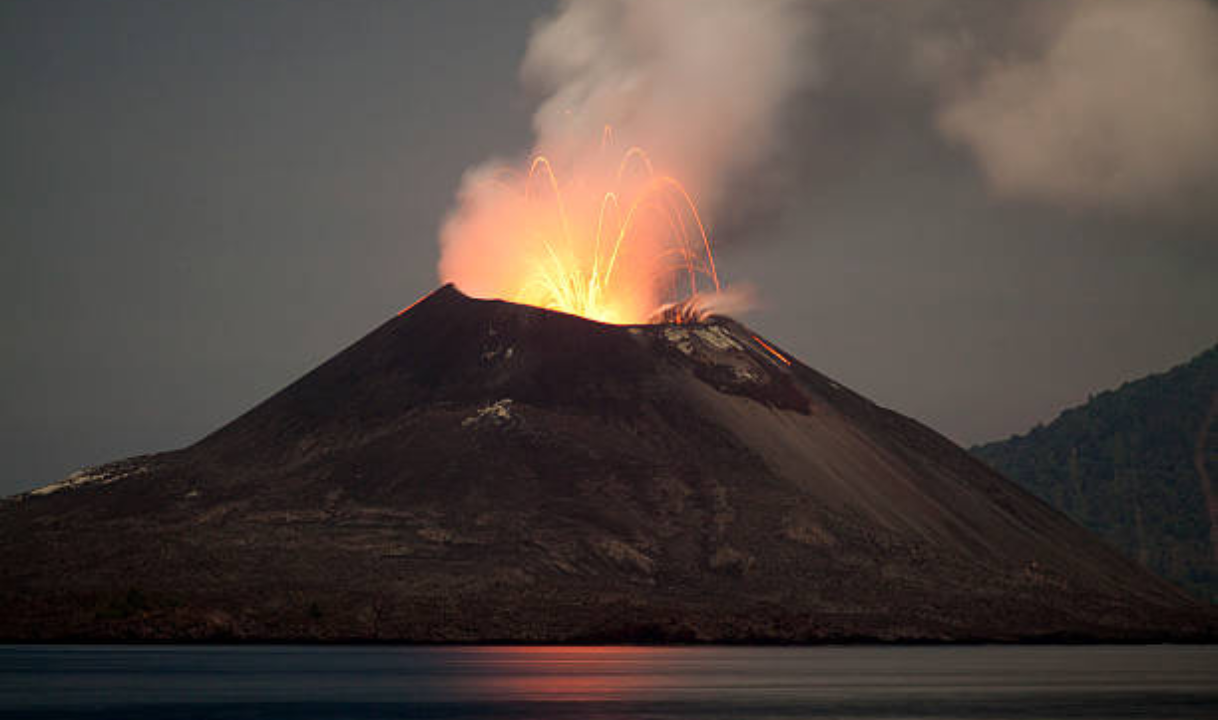 4 Krakatoa Indonesia 