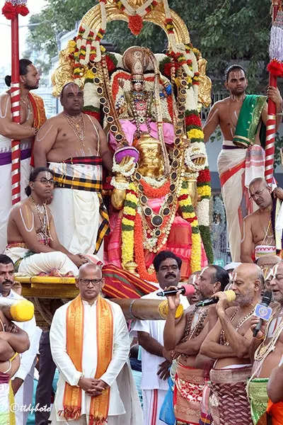 அனுமன் வாகனத்தில் அருள்பாலித்த கோதண்ட ராமர்