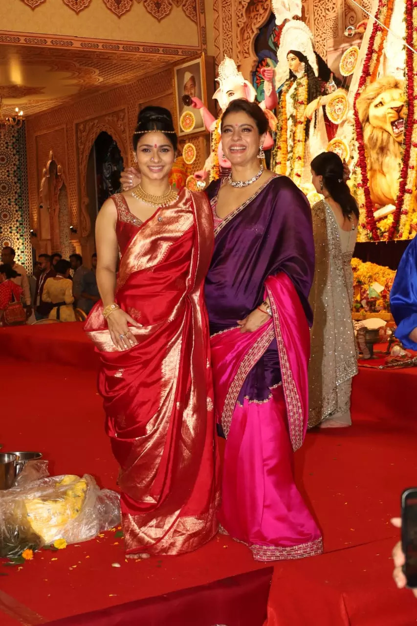 Kajol with her sister Tanishaa