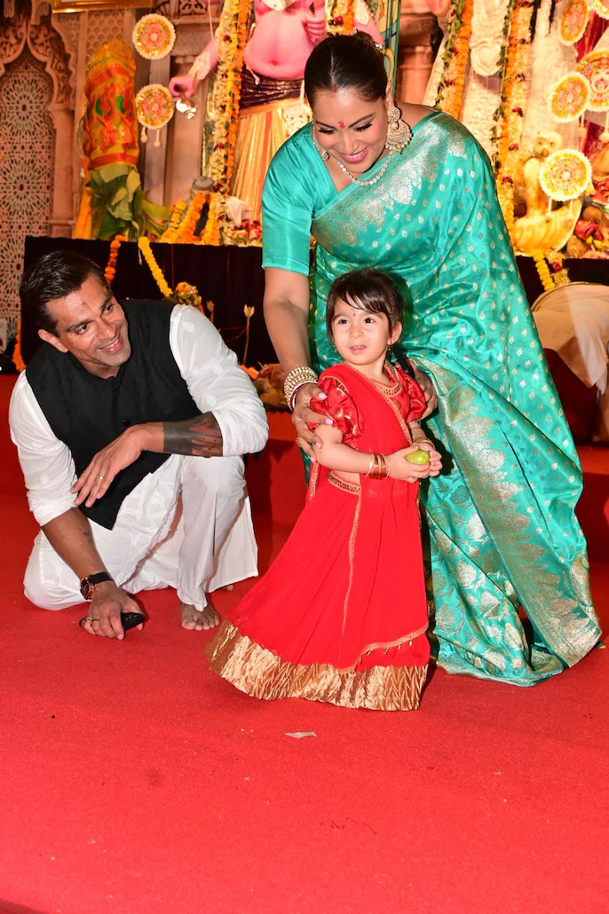 Bipasha Basu Karan Singh Grover And Daughter Devi