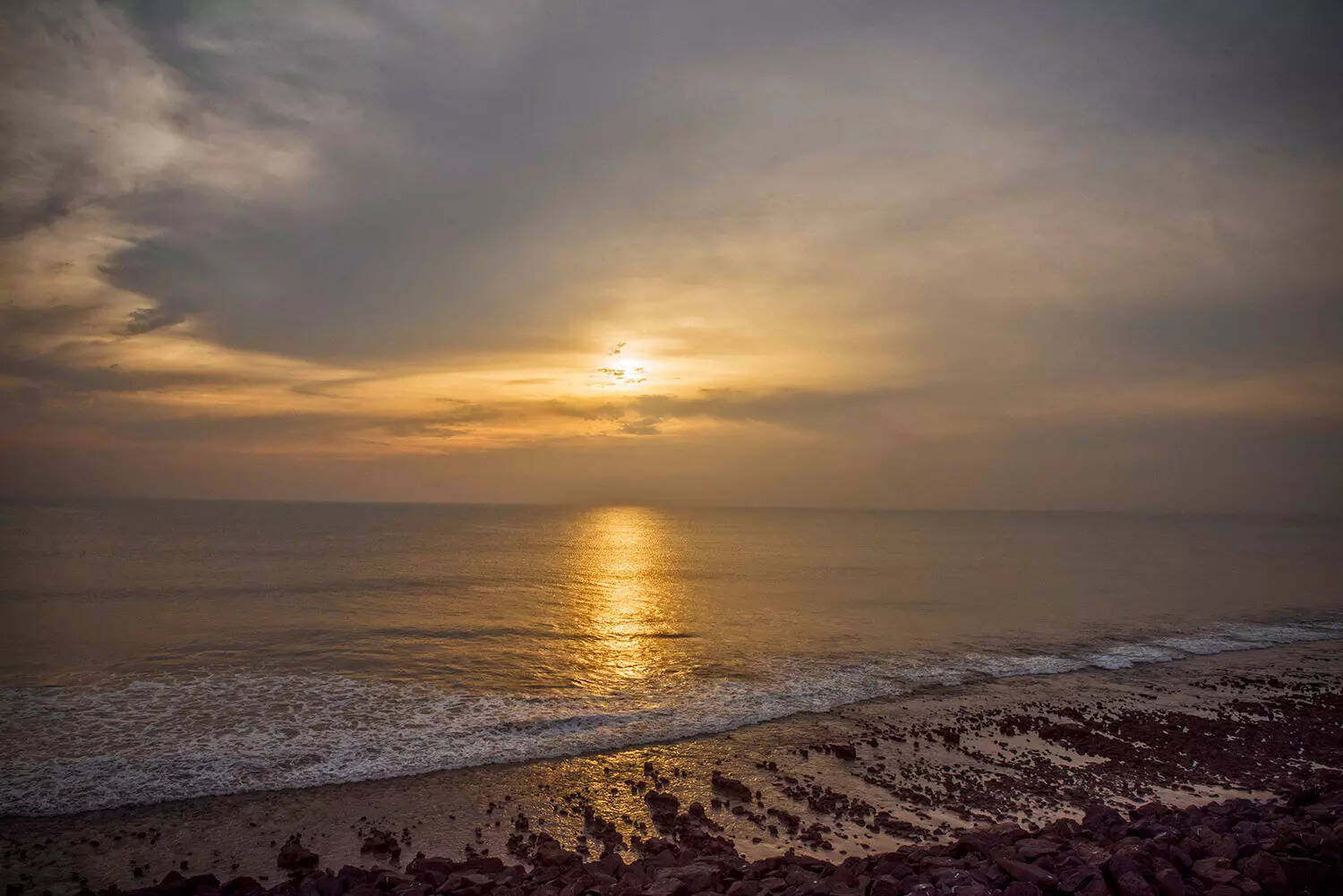 The temple faces the sea and the coast is also accessible to travelers, the credit for this goes to Gujarat tourism.