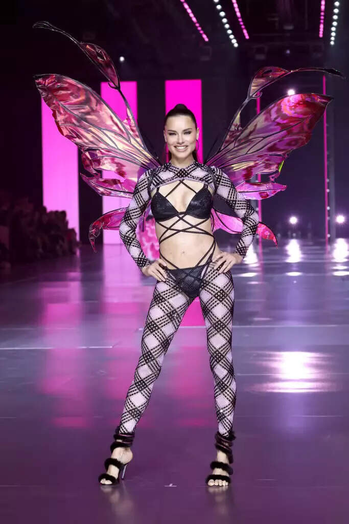Victoria s Secret Fashion Show 2024 Gigi Hadid Kicks It Off Bella Hadid Returns To Ramp