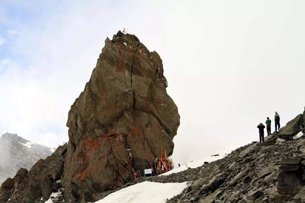 Srikahand Mahadev trek inside GHNP