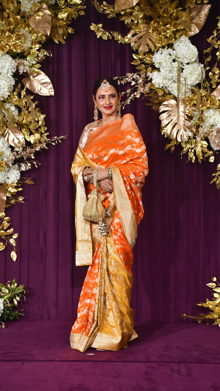 Rekha Rules The Red Carpet In Timeless Elegance 