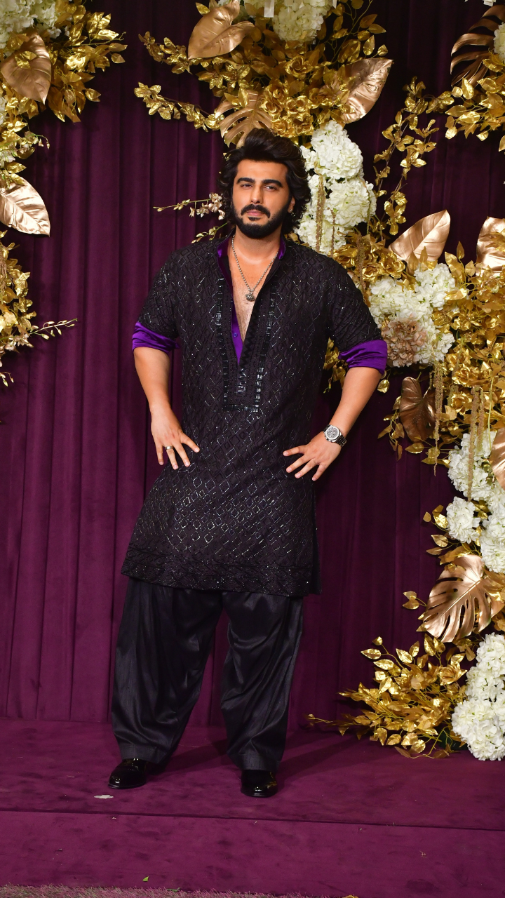 Arjun Kapoor Is A Swagger In His Shiny All Black Diwali Party Outfit 