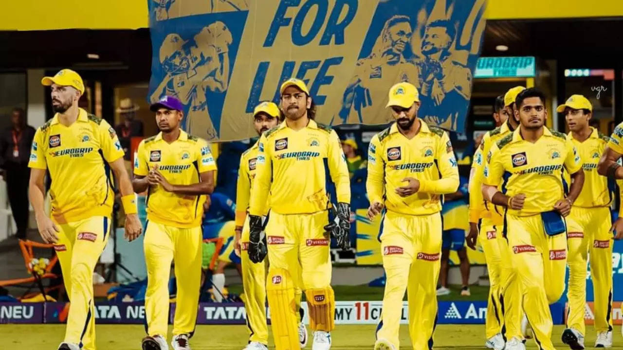 6 chennai super Kings - రూ 55 కోట్లు