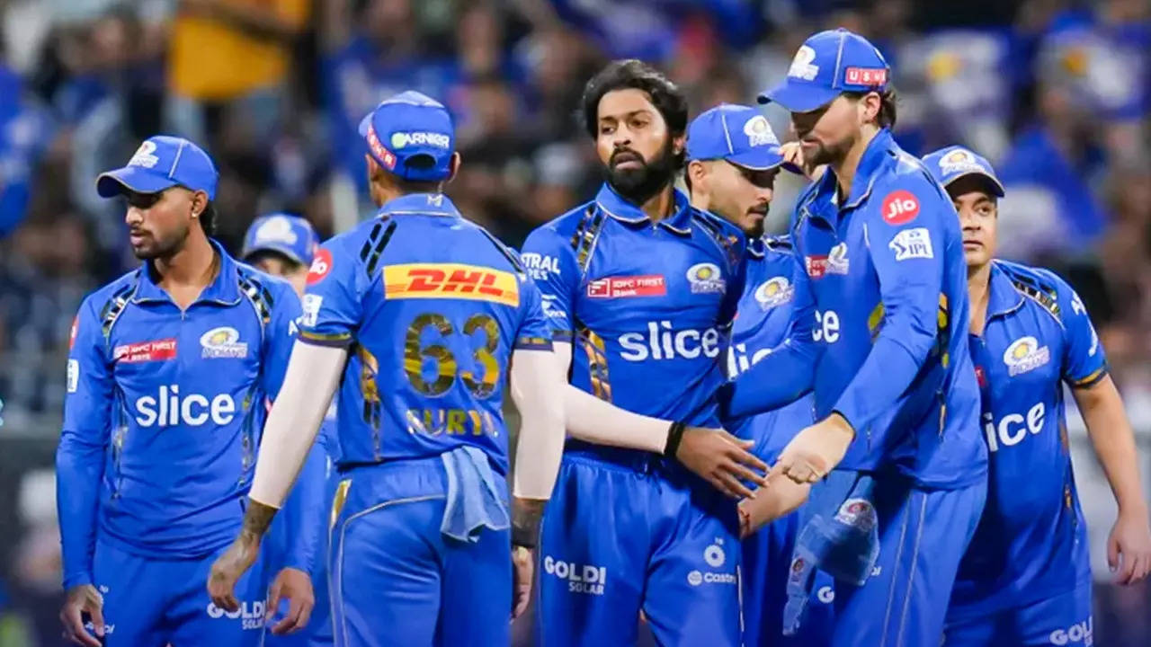 9 Mumbai Indians - రూ45 కోట్లు