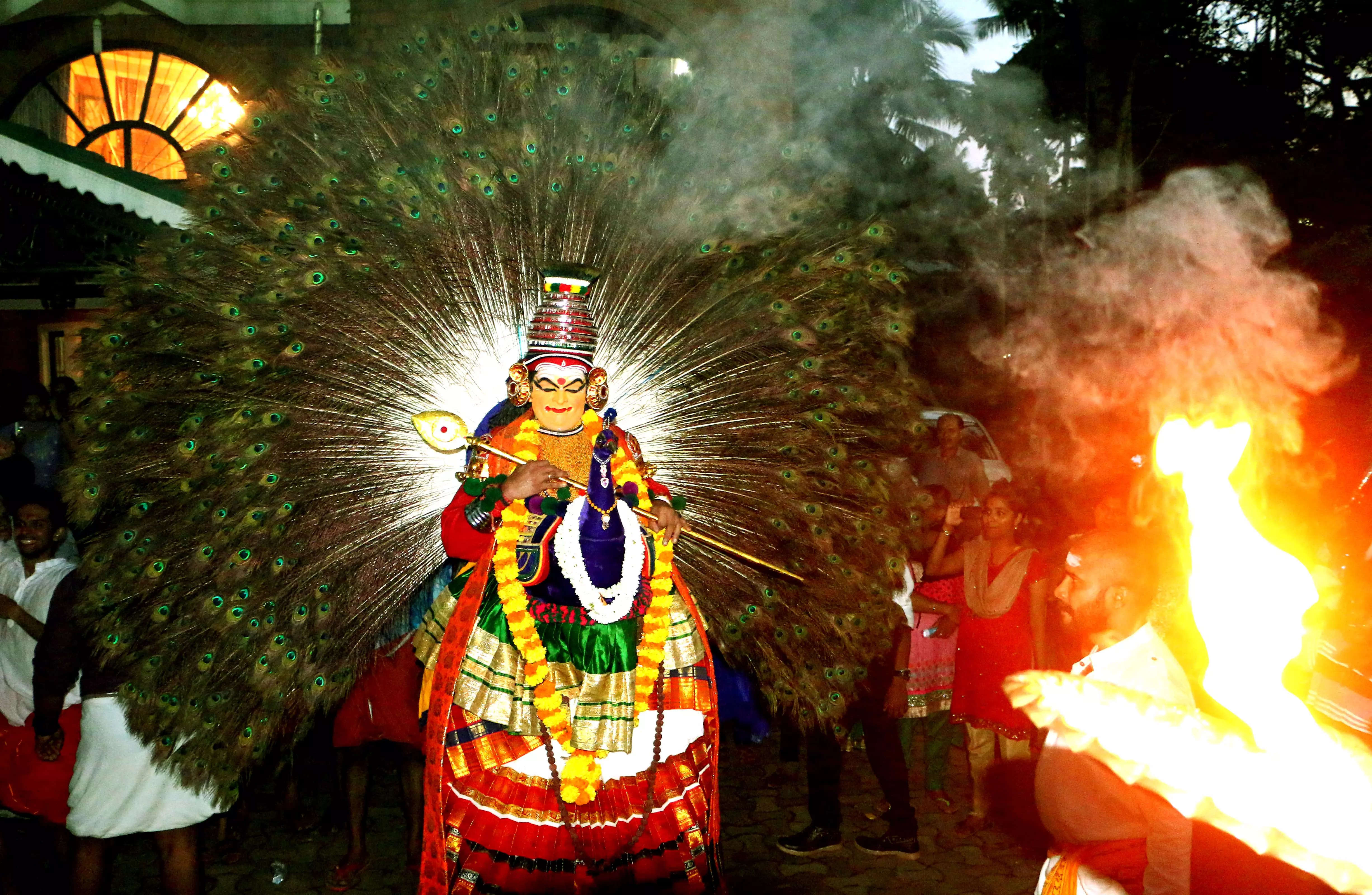 திருச்செந்தூரில் குவியும் பக்தர்கள்