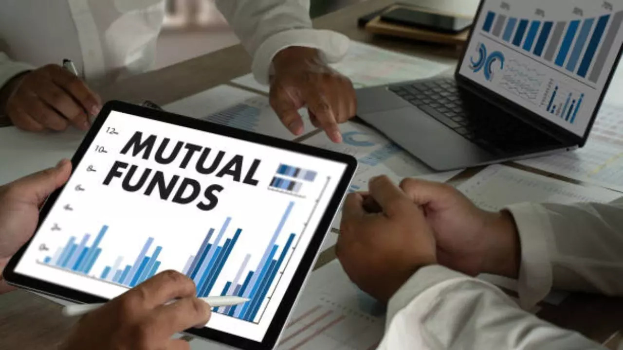 490 Out Of 518 Equity Mutual Funds in Red