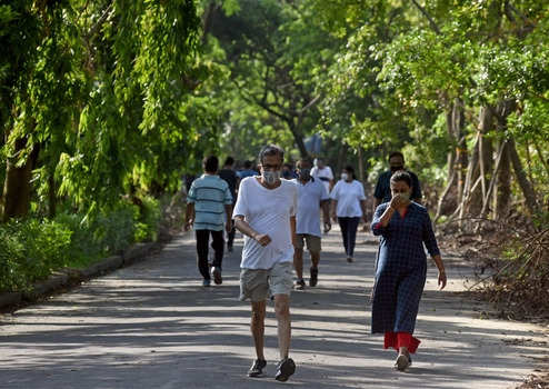 हिवाळ्यात मॉर्निंग वॉक करताना कोणती काळजी घ्यायला हवी