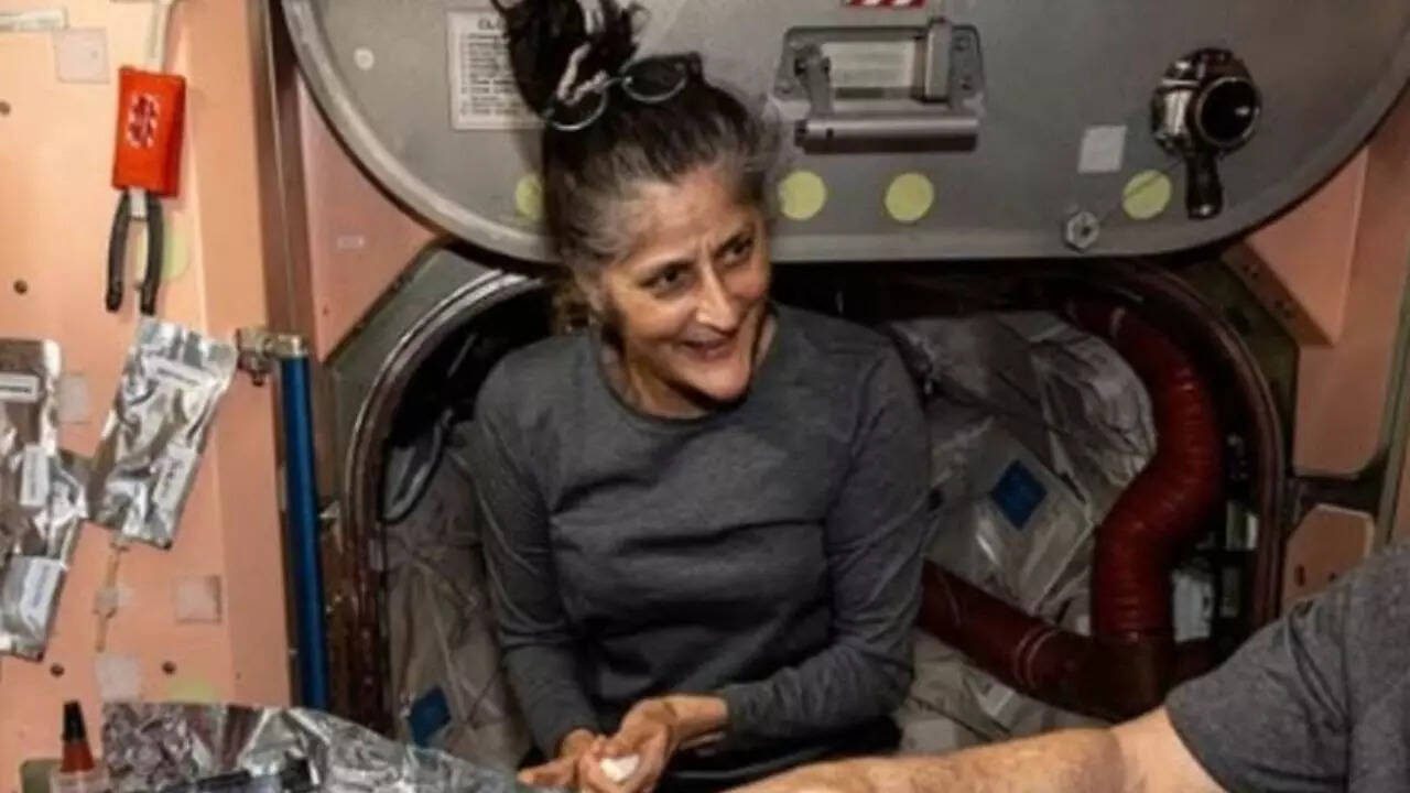 Williams39's latest photo from the ISS raises concerns over her massive weight loss39 Williams39's latest photo from the ISS raises concerns over her massive weight loss39