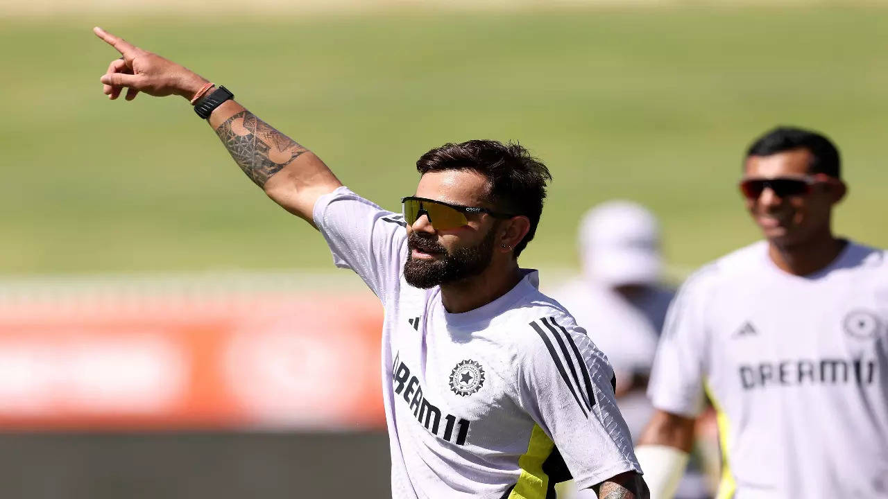 Injury Scare For Virat Kohli  