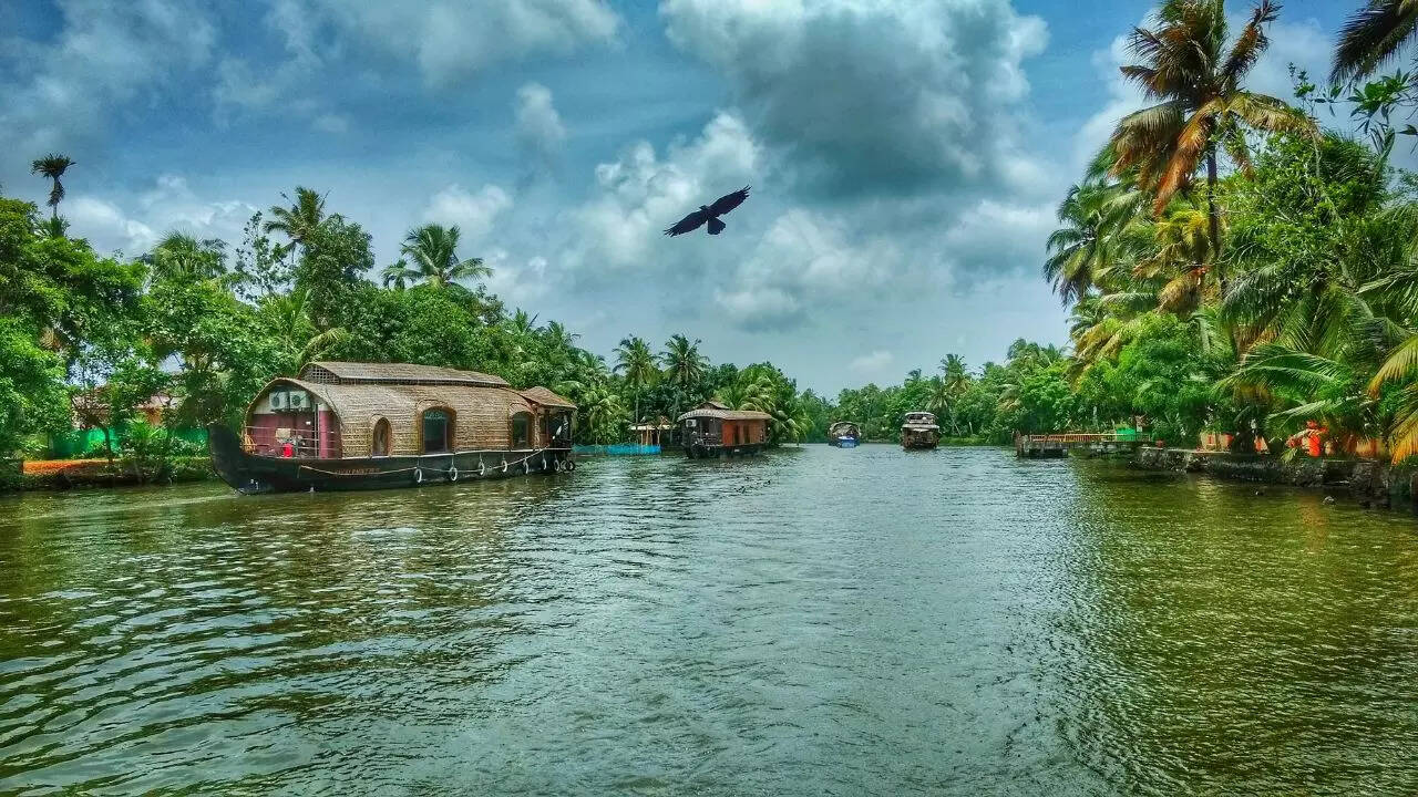 Kerala's Named Houseboat Credit Canva Kerala's Named Houseboat Credit Canva