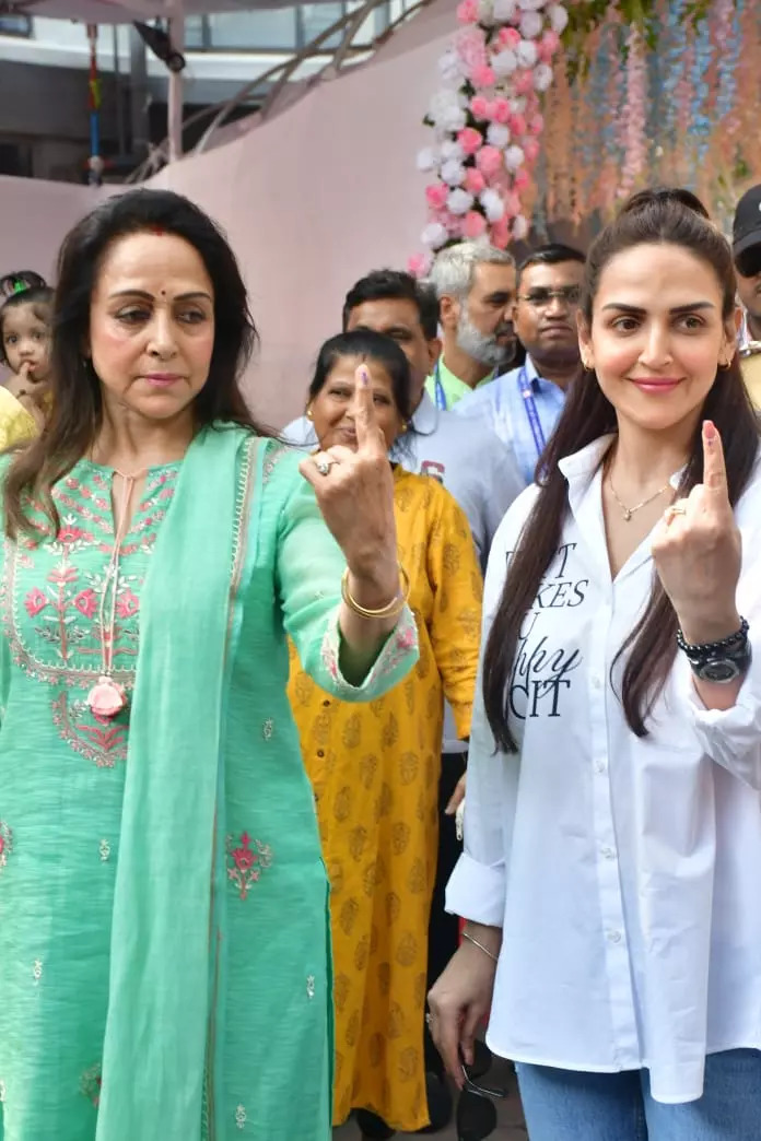 Hema Malini And Esha Deol