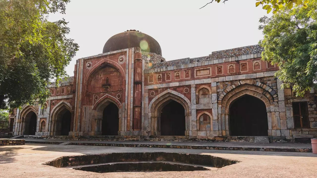 Jamali Kamali Tomb Credit Canva