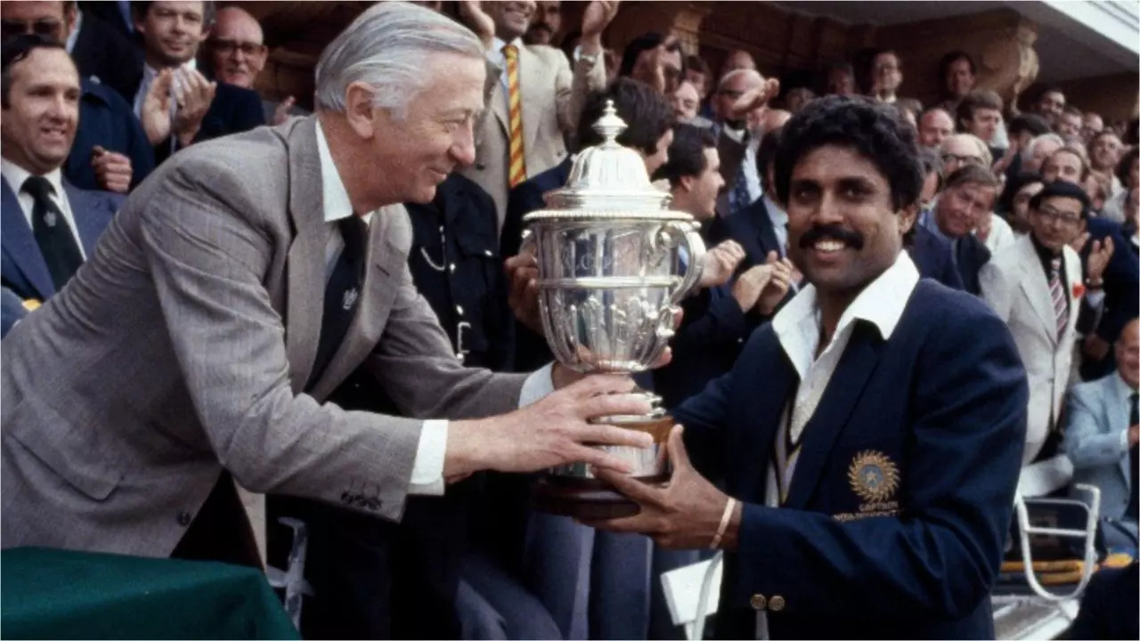 strong1 Kapil Devstrong