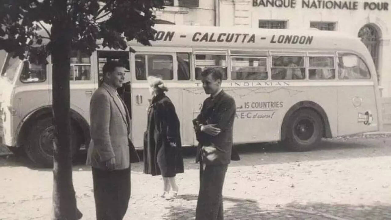 The bus traveled intermittently to various places like Varanasi and Agra The bus traveled intermittently to various places like Varanasi and Agra