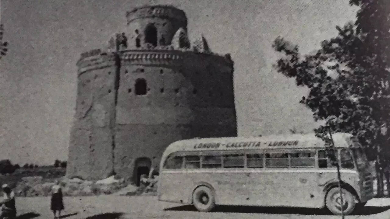 The service covered a distance of approximately 17000 kilometers one-way Credit: XVloggerKalcutta The service covered a distance of approximately 17000 kilometers one-way Credit: XVloggerKalcutta