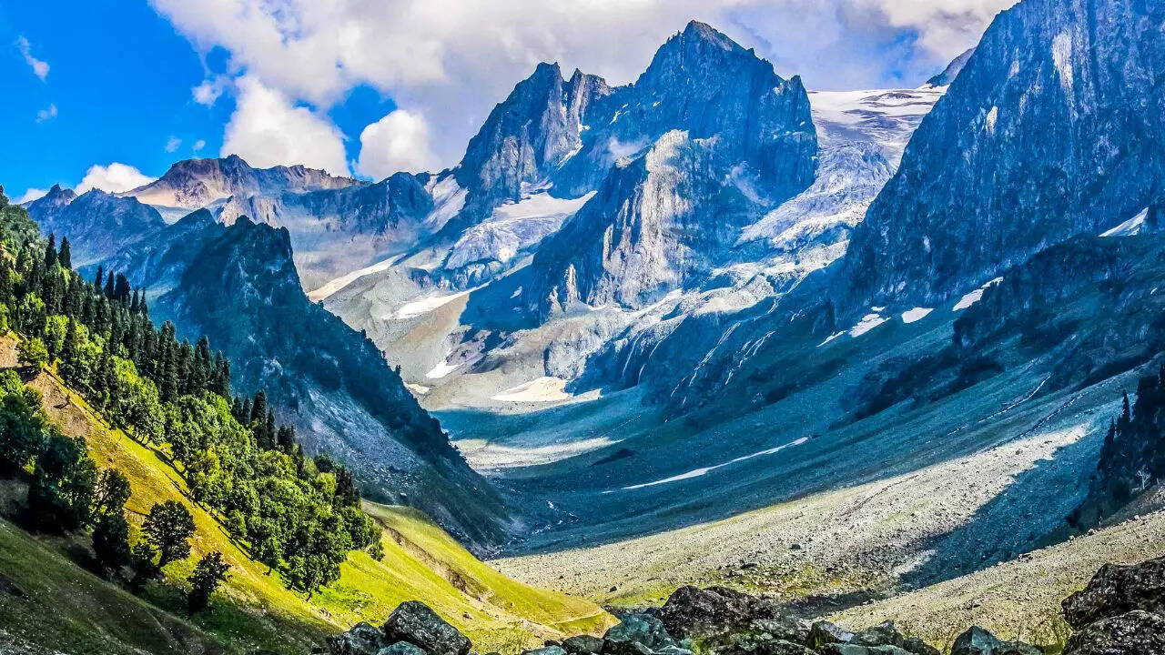 Thajiwas Glacier in Jammu and Kashmir Thajiwas Glacier in Jammu and Kashmir