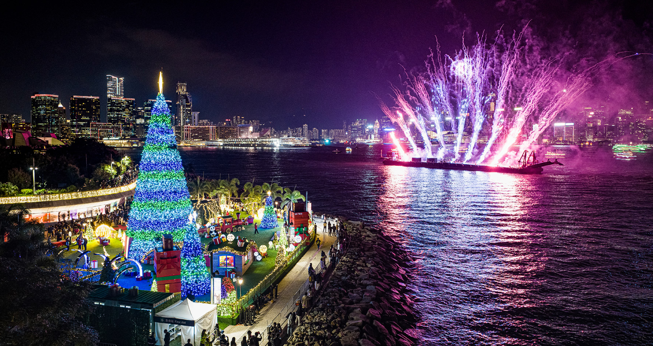 Pyrotechnic Show at the Harbourfront Credit Discover Hong Kongcom