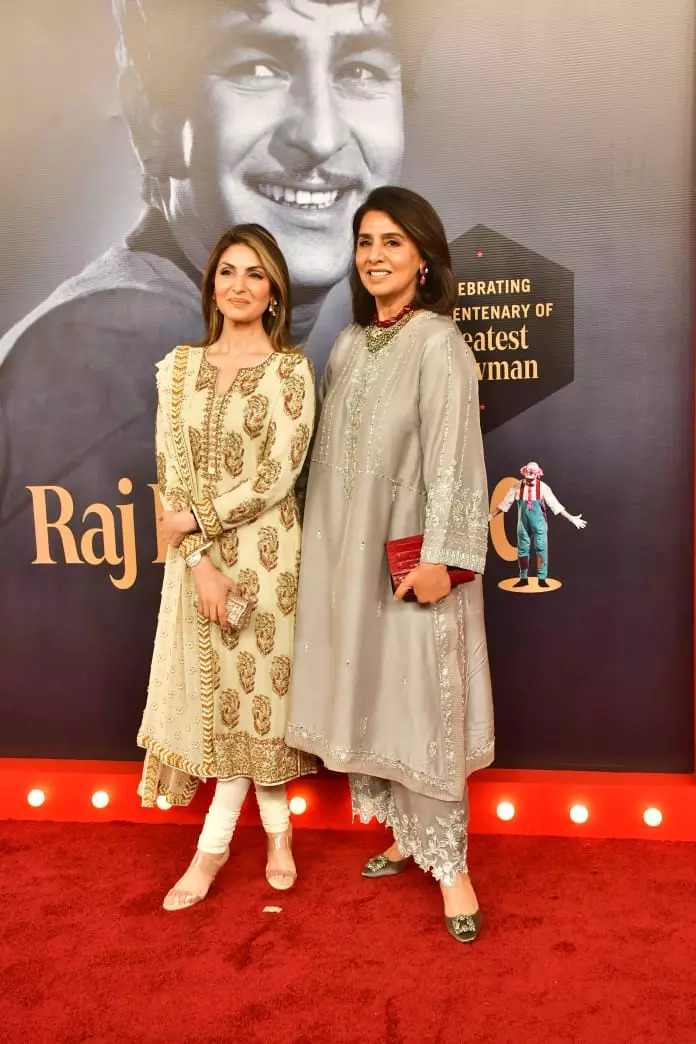 Riddhima Kapoor And Neetu Singh 