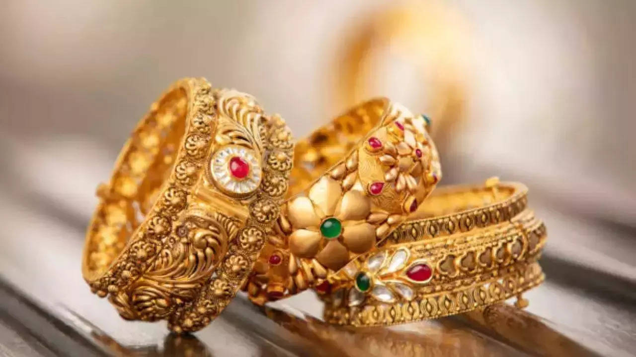 Gold Rate బంగారం ధరలో భారీ పతనం10 గ్రాములపై ఏకంగా రూ 8000 తగ్గిన పసిడి ధరరూ 76 వేలకు దిగివచ్చిన బంగారం