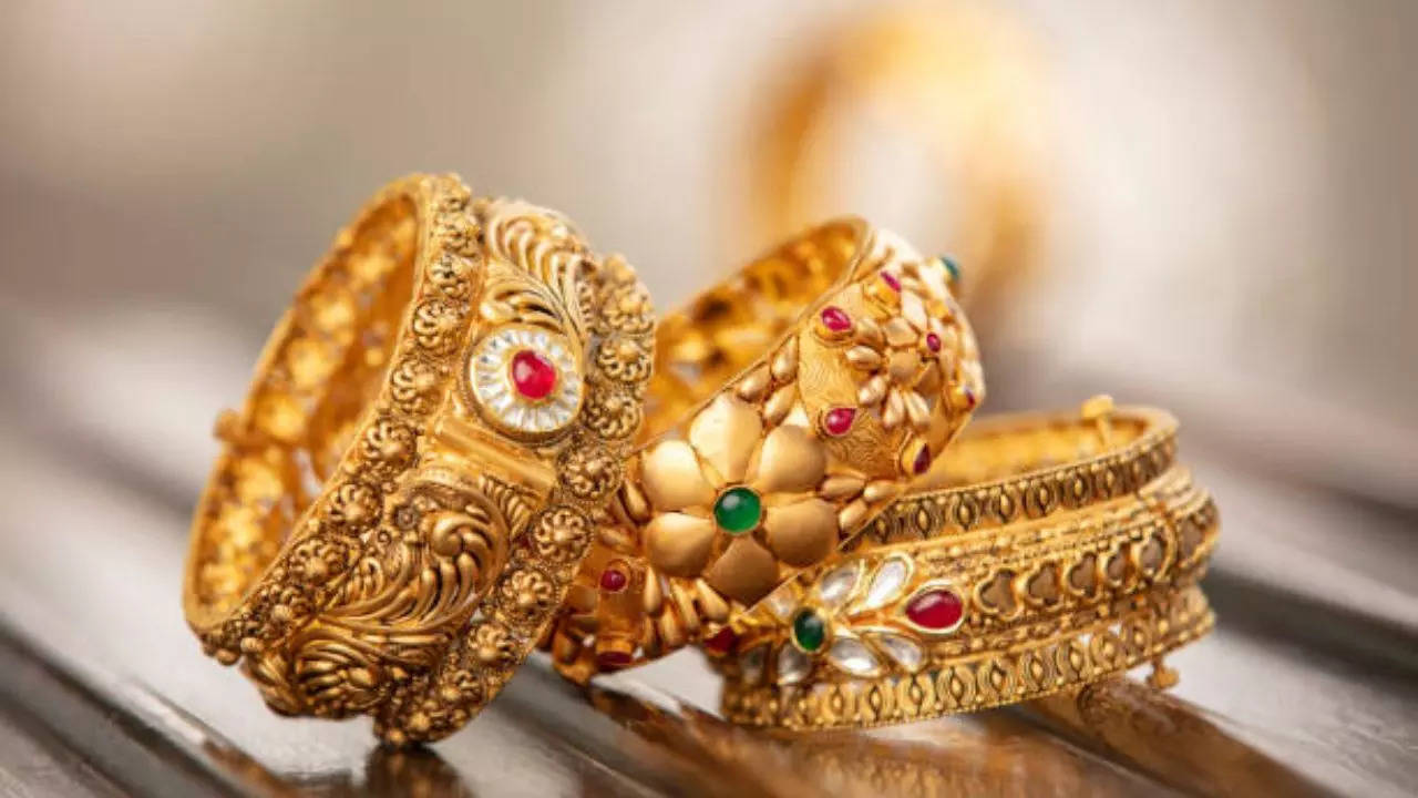 Gold Rate  స్వల్పంగా పెరిగిన బంగారం ధర తులం బంగారం ధర డిసెంబర్ 22 ఆదివారం ఎంత ఉందో తెలుసుకోండి