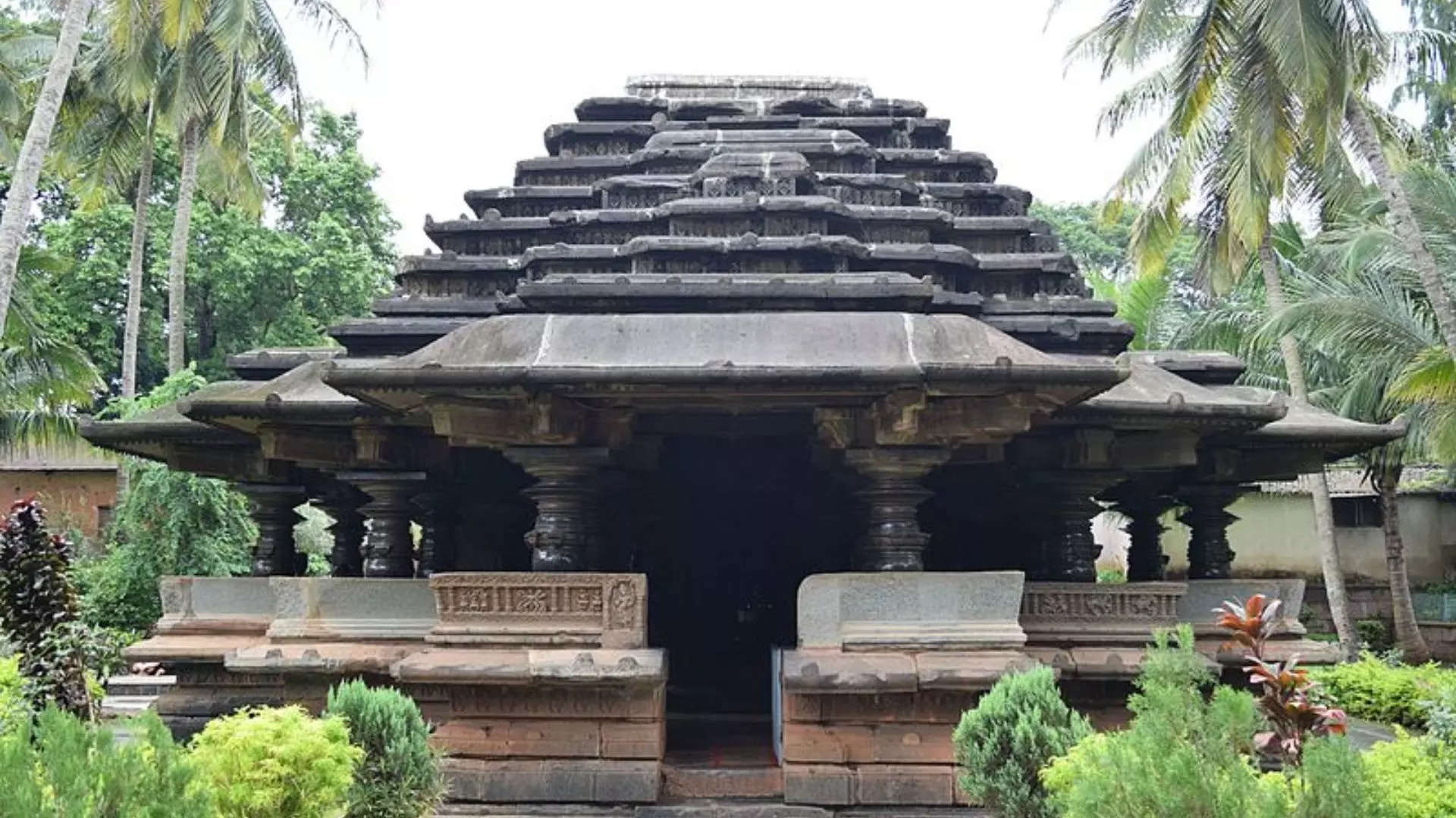 ಜೈನ ಬಸದಿ 