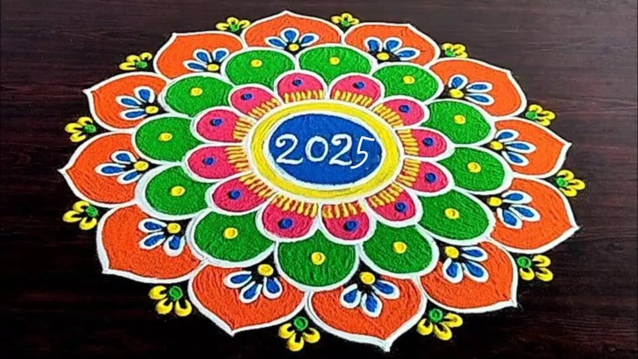 New year Muggulu Rangoli Designs 2025 కొత్త సంవత్సరాన్ని ఆహ్వానించే రంగురంగుల ముగ్గులు మీ కోసం