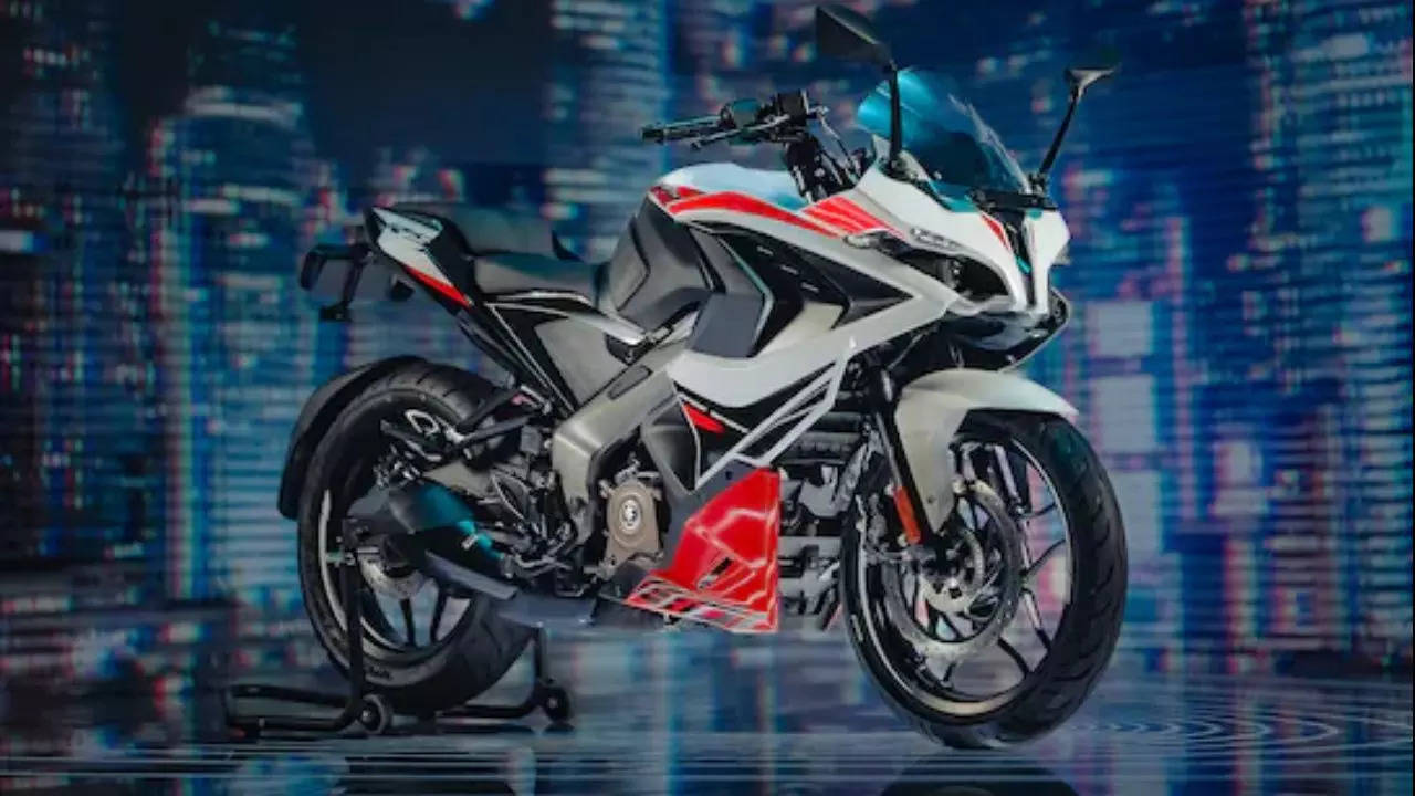 Bajaj Pulsar RS200 Launched In India 1