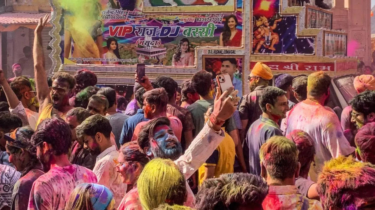 where is holi primarily celebrated in