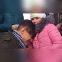 Russia Ukraine crisis Man breaks down as he bids goodbye to daughter - Watch Viral Video