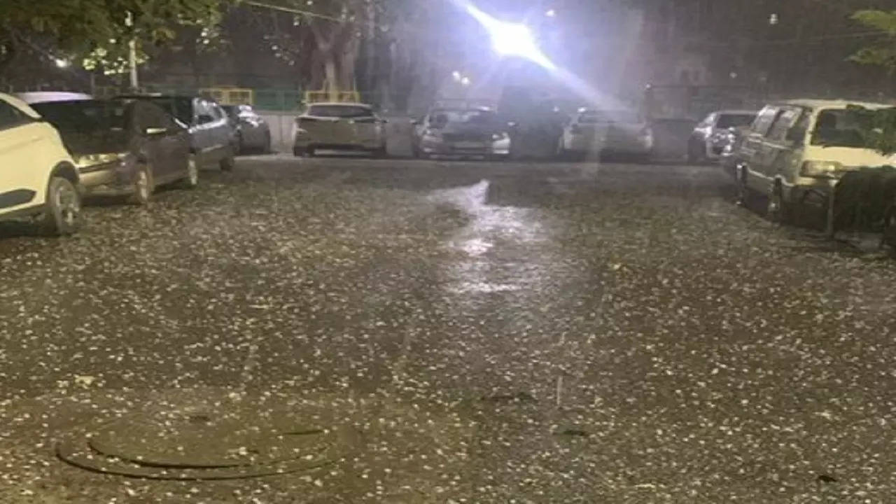 Heavy rains, hailstorm lash Delhi