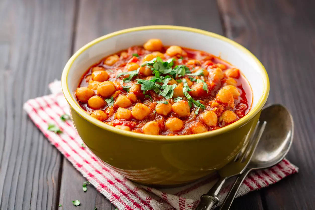 Spicy Chickpea curry Chana Masala in bowl diabetes high fibre low GI