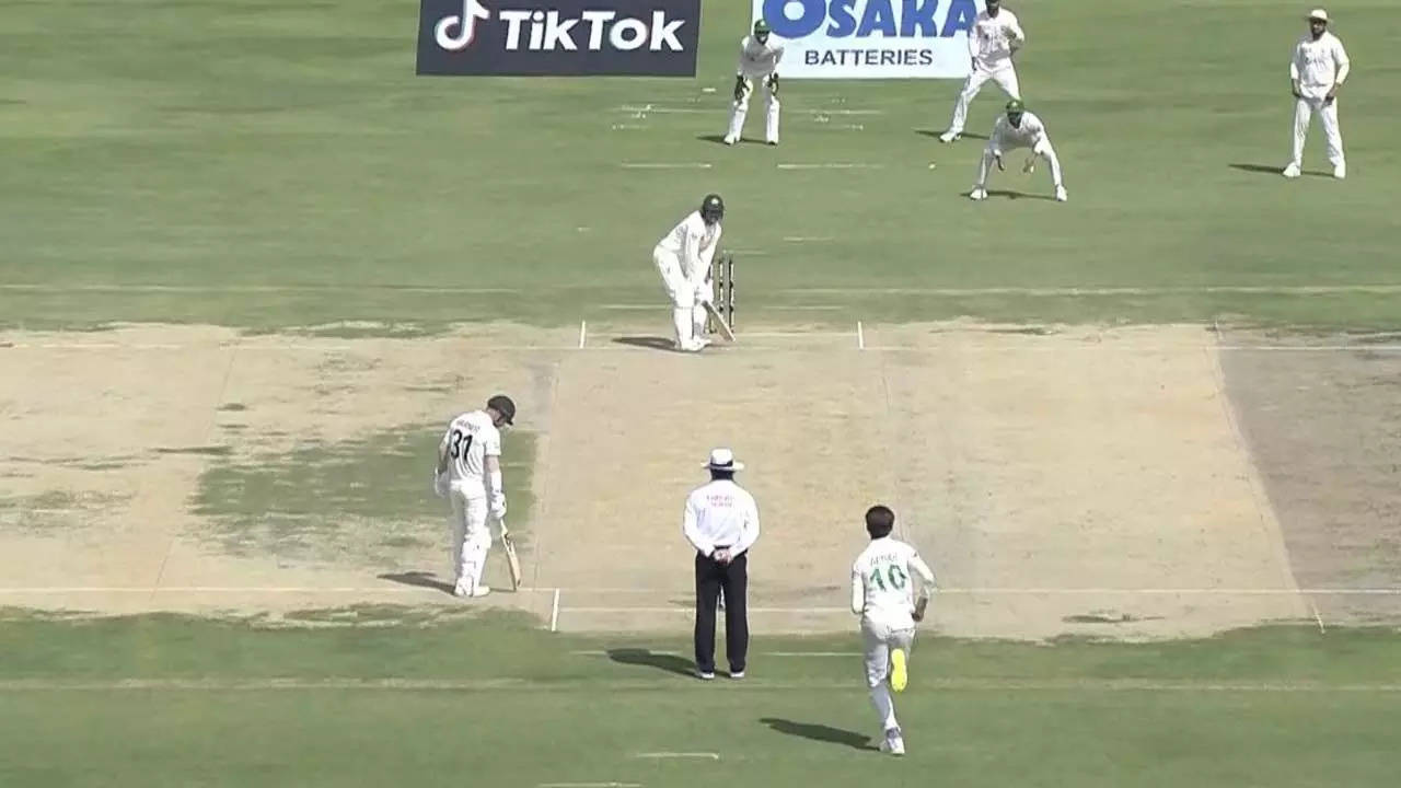 Pakistan placed unorthodox 2nd slip on Day 1 of 2nd Test