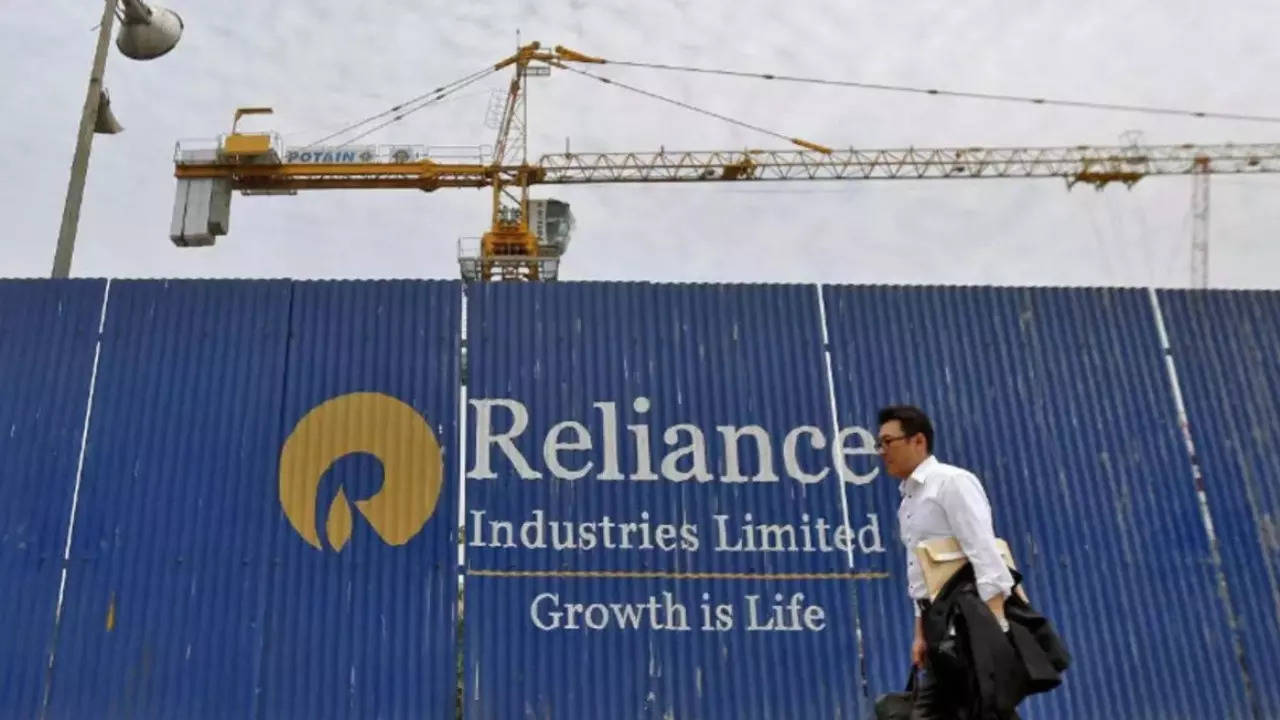 Reliance may avoid Russian fuel after sanctions, official says