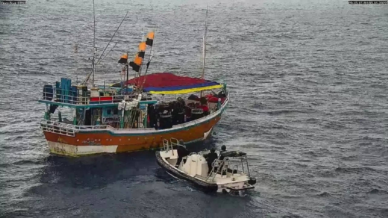 sri lankan ship caught by icg