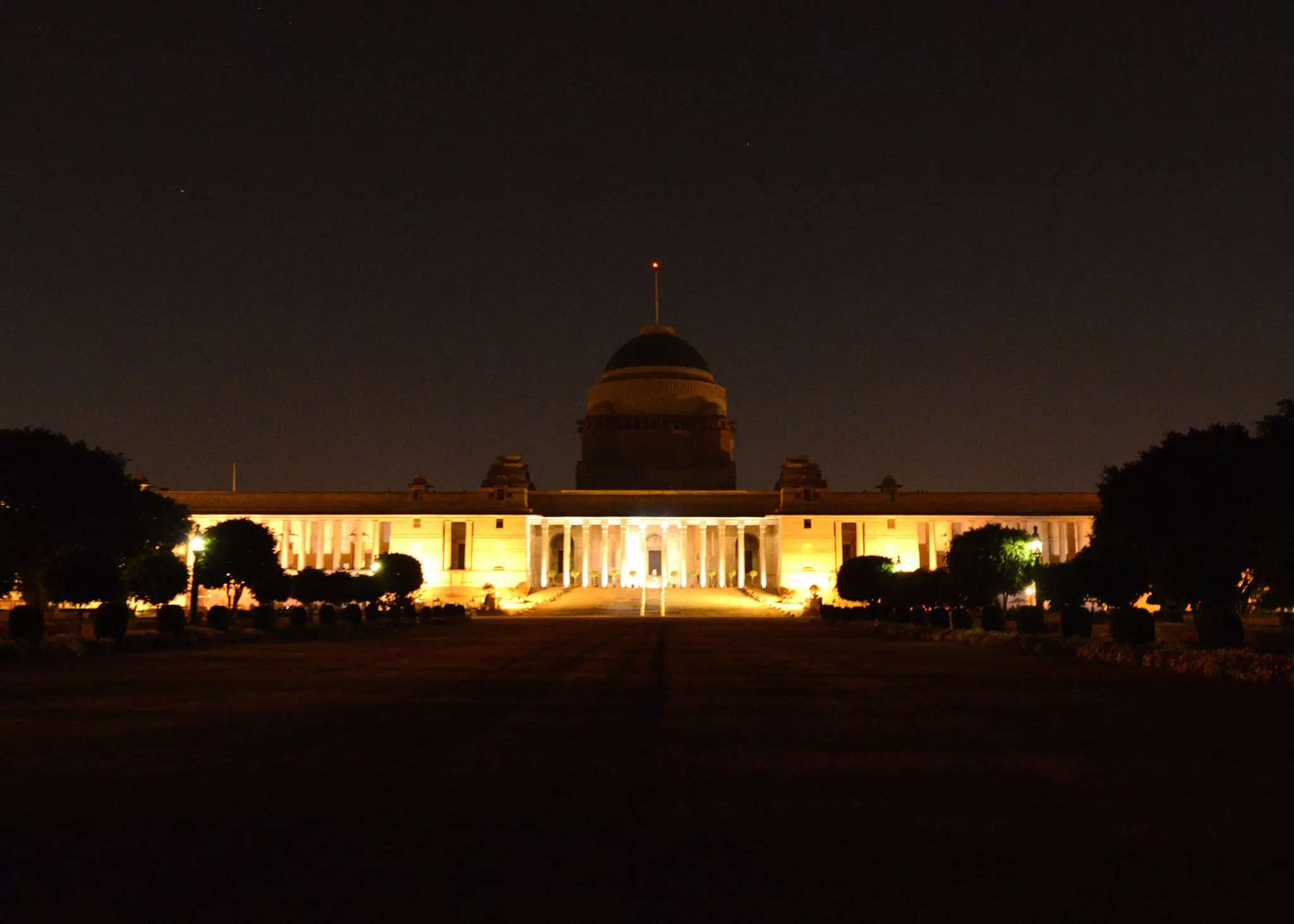 A view of Rashtrapati Bhavan during Earth Hour in 2014 | Image courtesy: President's Secretariat (GODL-India), GODL-India, via Wikimedia Commons