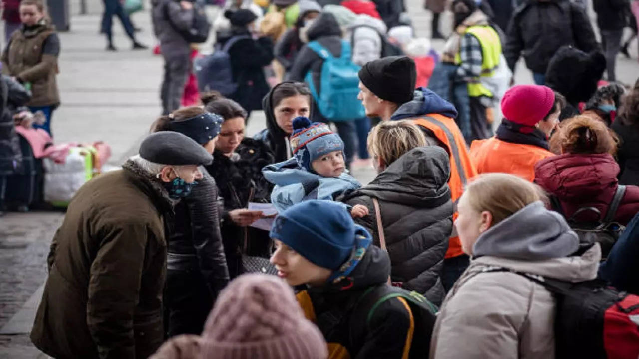Ukraine refugees transiting through Lviv