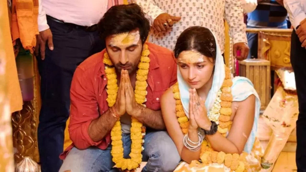 Top Celeb News Today: Ranbir finally reacts to his wedding rumours with Alia, Arjun tags all his sisters in cute video, and more