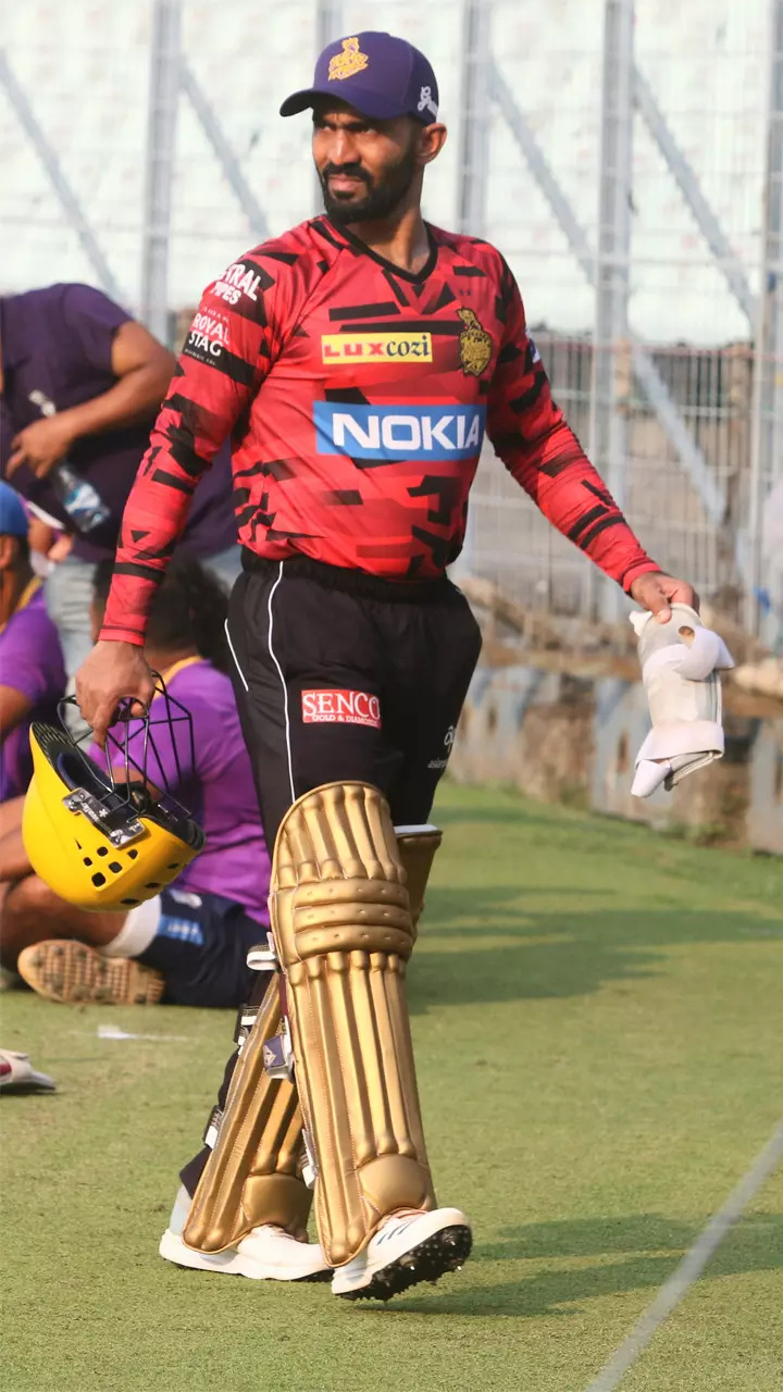 2 Dinesh Karthik