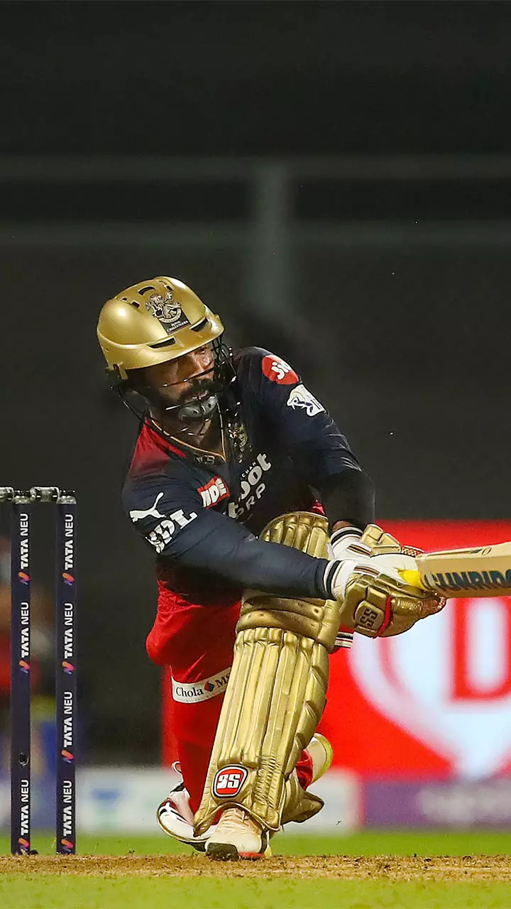 8 Dinesh Karthik