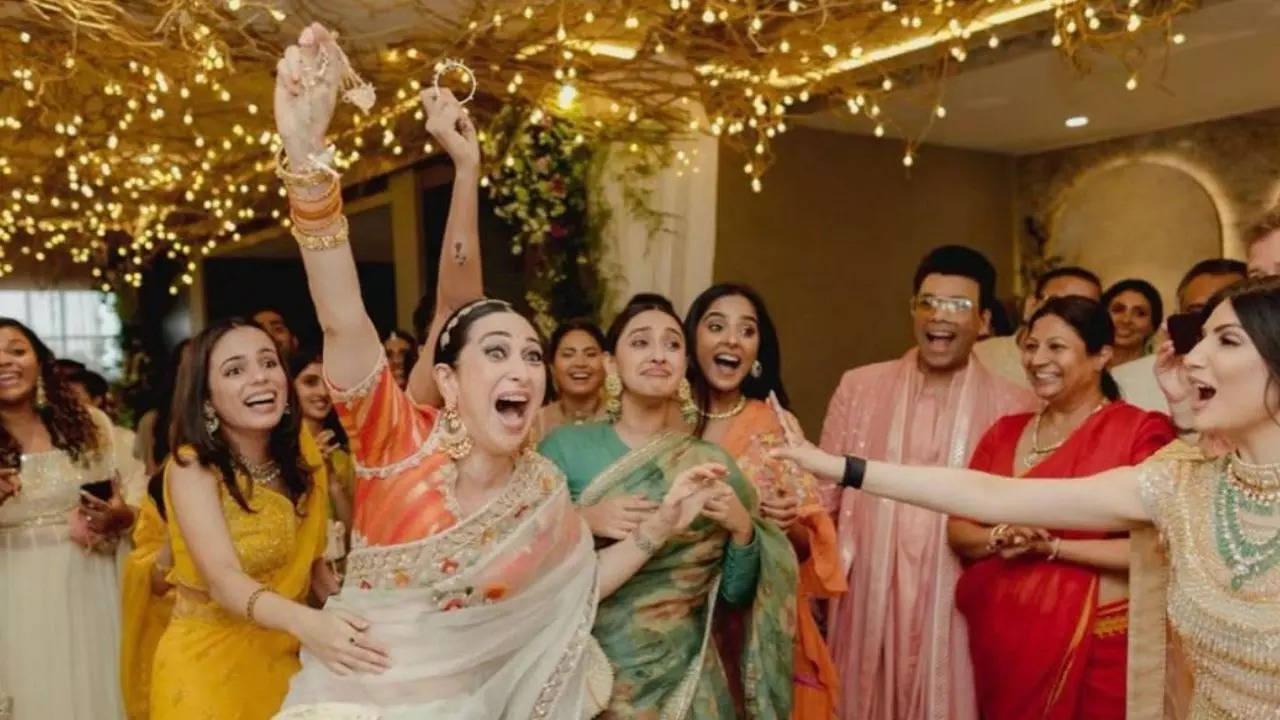 Karisma Kapoor almost trips over Alia-Ranbir's wedding cake
