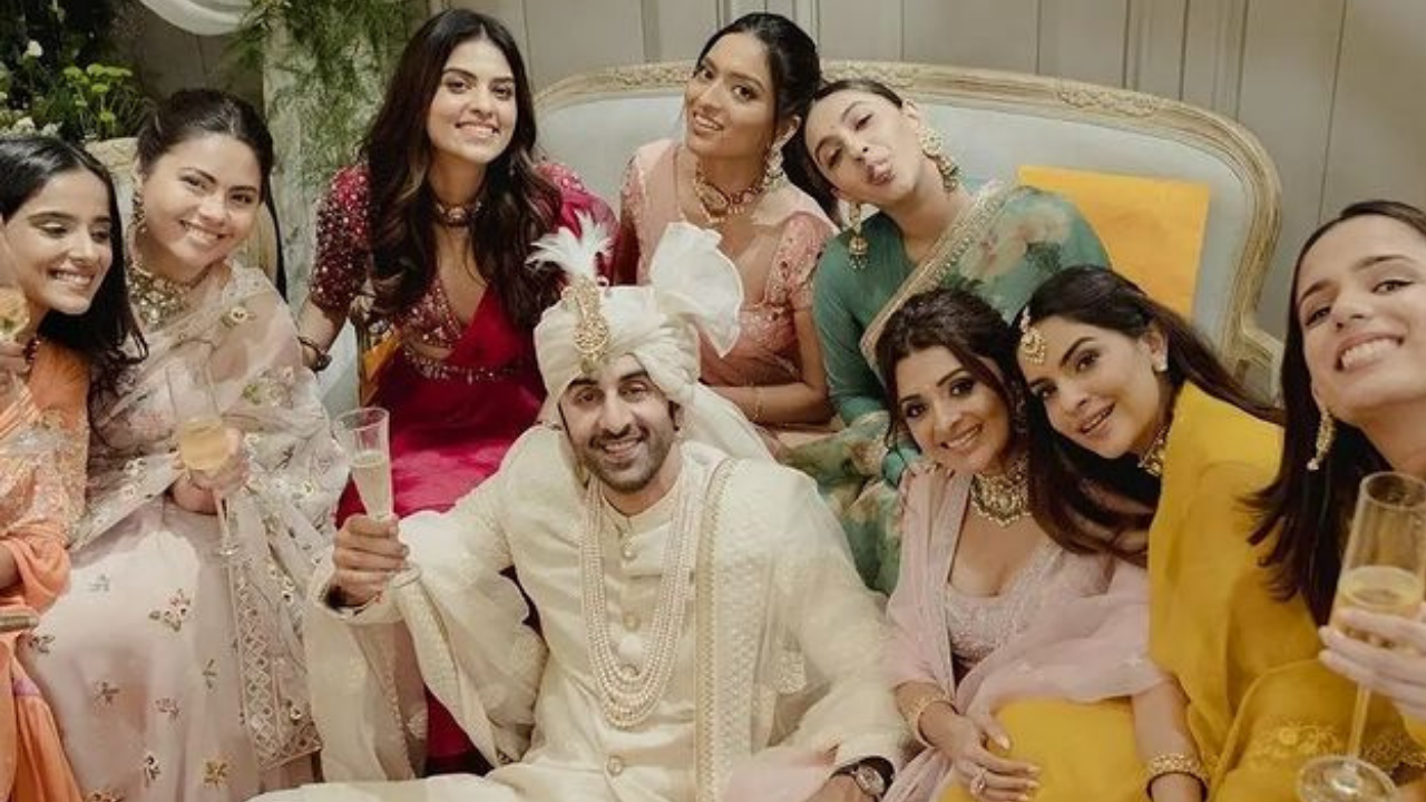 Ranbir Kapoor with the bridesmaids