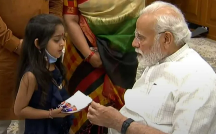 Little girl recites Aigiri Nandini Stotram to PM Modi