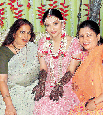 Aishwarya Rai Bachchan's pink lehenga from her mehandi is for brides who  love soothing hues