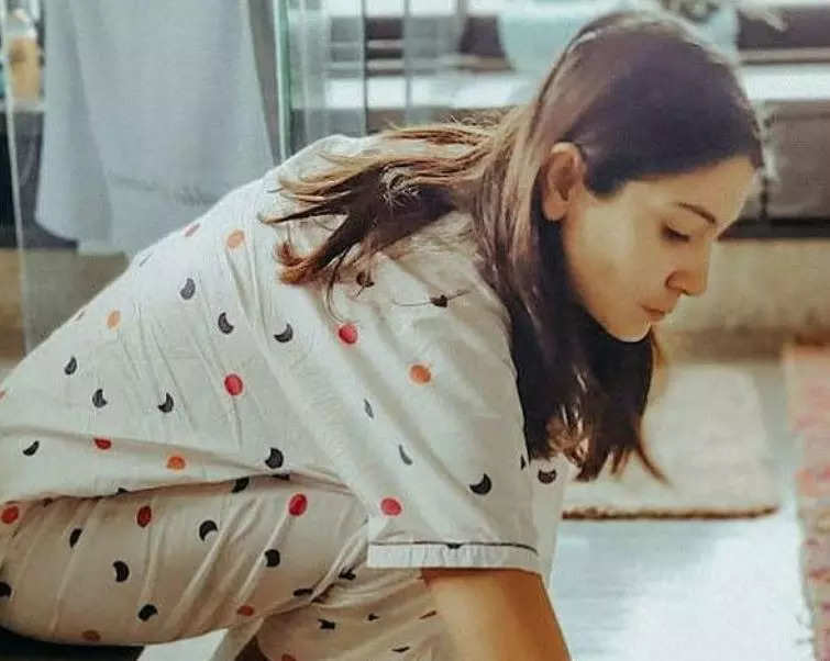 In an Instagram post, Anushka Sharma wrote about oil pulling, its roots in Ayurvedic medicine, its procedure and health benefits that follow.