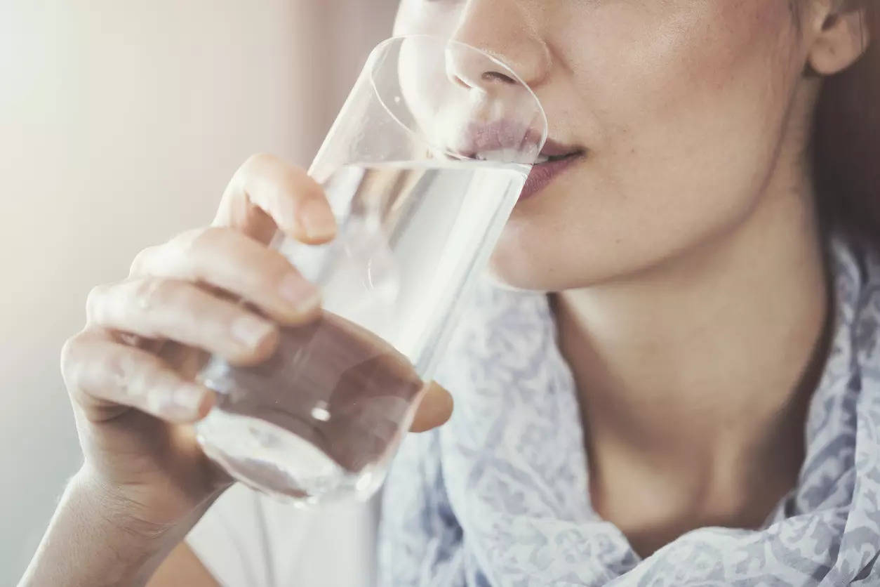 According to holistic healthcare experts, starting the day by drinking a glass of warm water can aid digestion and improve skin quality.