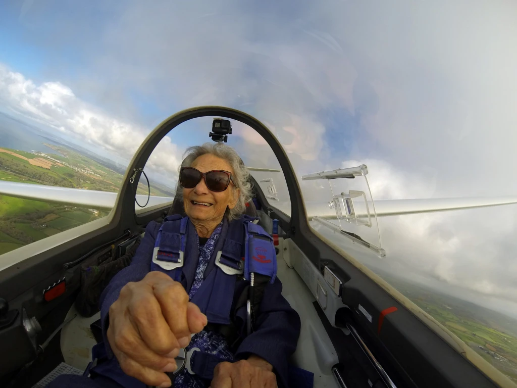 99-year-old World War II veteran takes to the skies